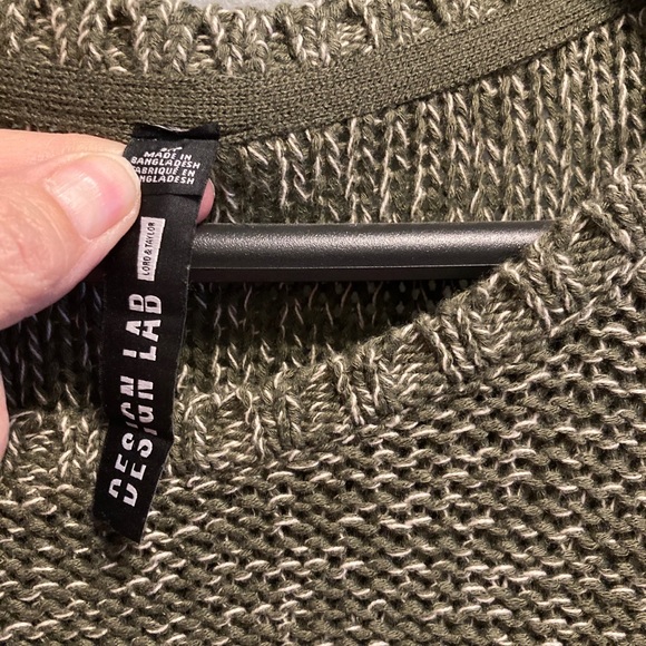 Design Lab Sweater Beautiful Like New - Picture 2 of 8